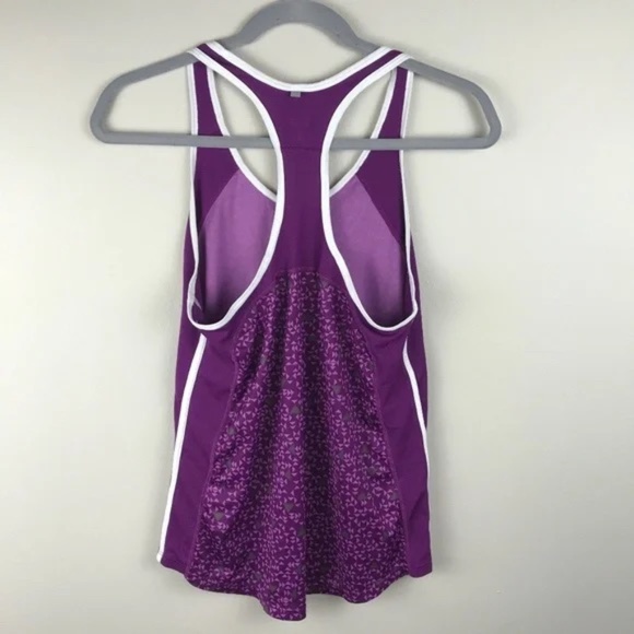 Bundle of 4 Nike Athletic Tank Tops - Size Medium - Picture 11 of 11